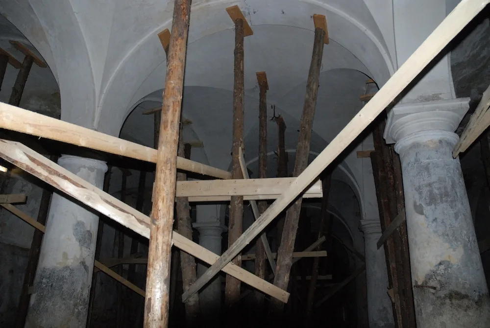 Obnovu části hospodářského dvora u zámku v Zákupech dál provázejí těžkosti