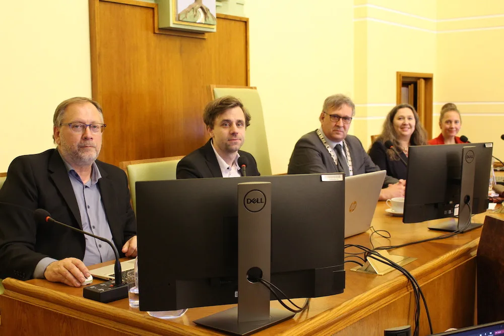 Velká města už mají nová vedení. V Jablonci je primátorem Vele, v Lípě pokračuje Volfová