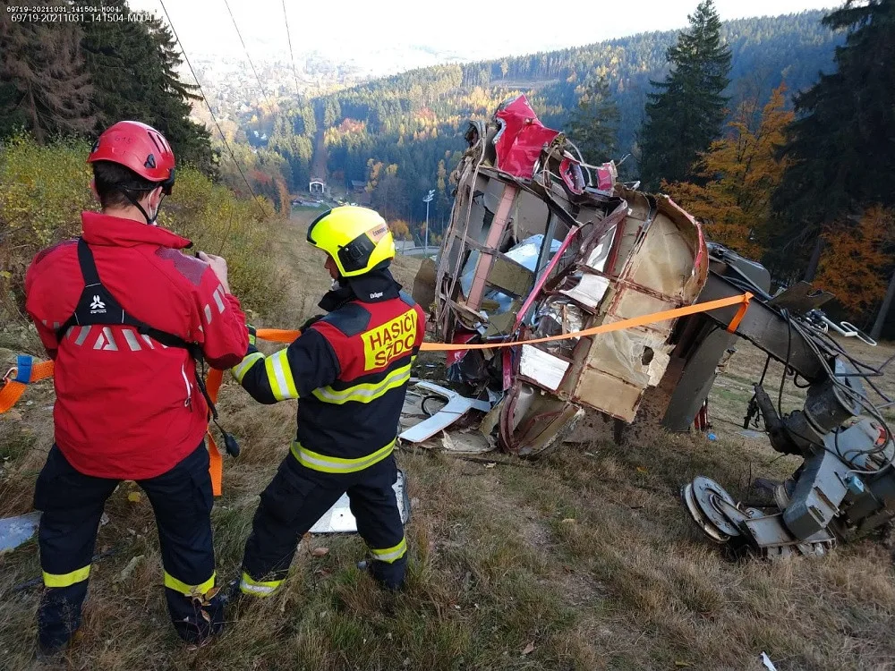 Uplynul rok od tragického pádu lanovky na Ještědu. Vyšetřování stále není uzavřené