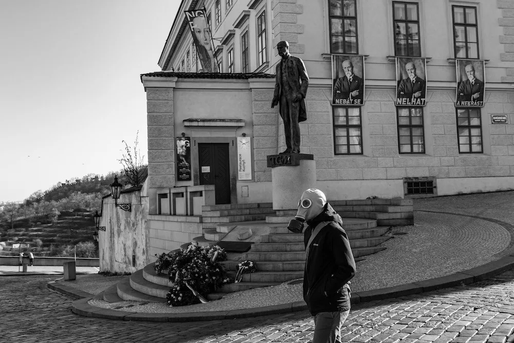 Nezapomenu na doktora, jak dceři pacienta oznamuje, že nemá smysl tatínka dál udržovat na přístrojích, říká režisér Klusák