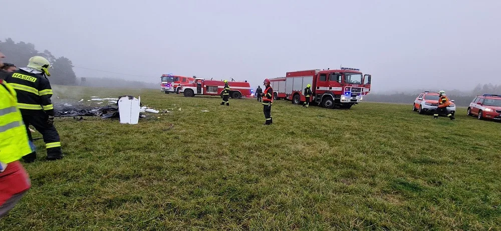 Při nehodě malého letadla v Ralsku zahynul jeden člověk