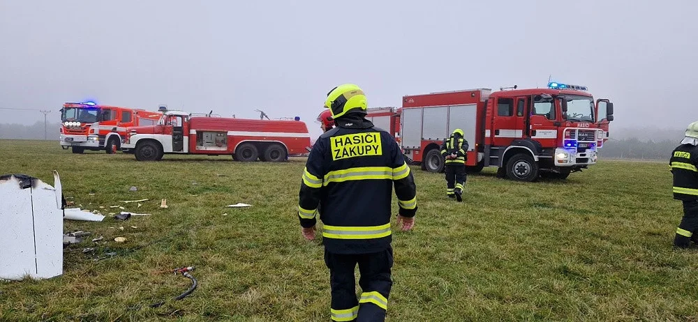 Při nehodě malého letadla v Ralsku zahynul jeden člověk
