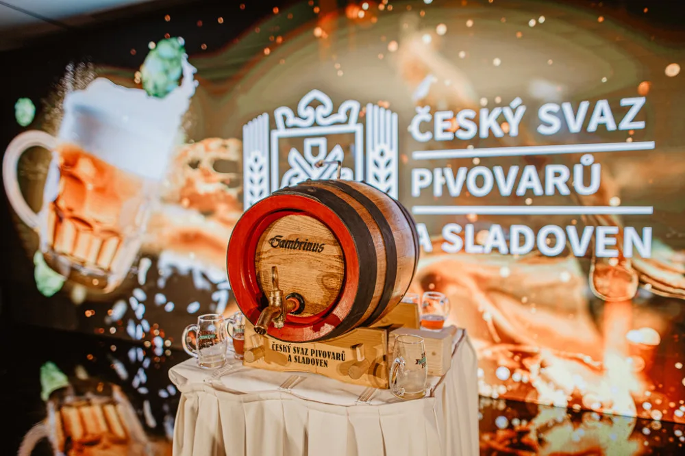 Prodeje piva letos rostou mírně, pivovary napjatě vyhlížejí vývoj situace v zimním období
