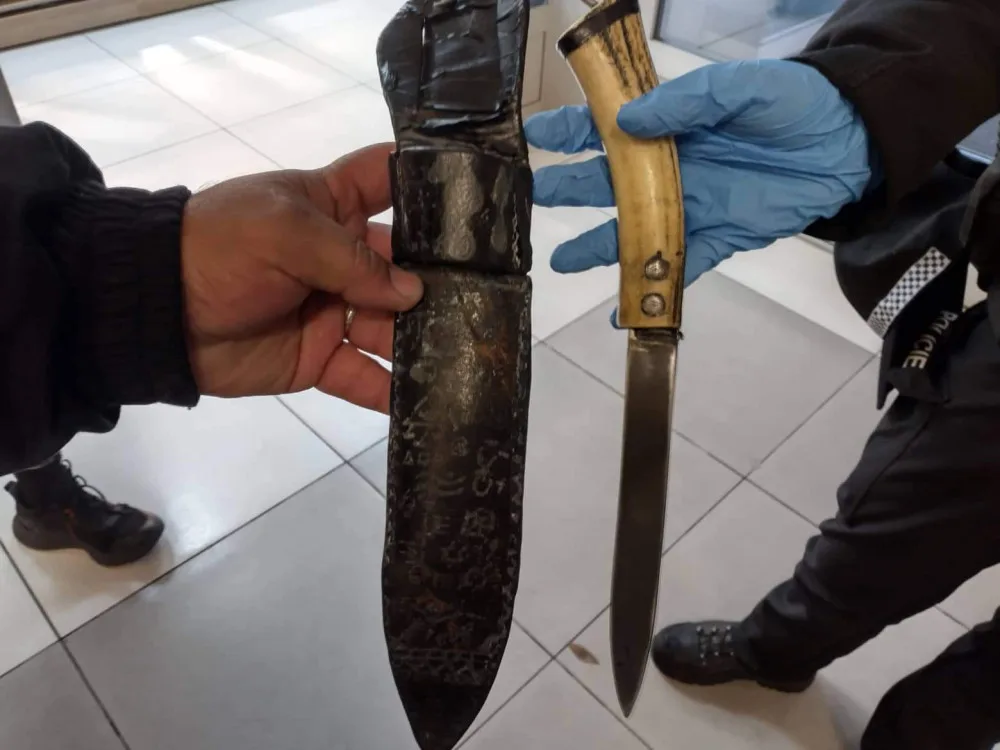 Incident na nádraží. Muž s nožem napadl prodejce zeleniny