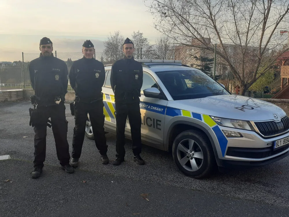 Žena chtěla spáchat sebevraždu skokem z viaduktu. Výpravčí ji s policisty stáhl zpět