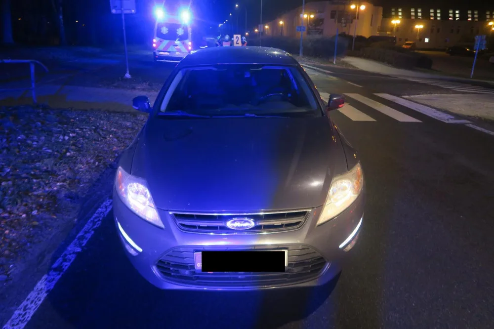 Dopravní nehoda u jablonecké přehrady. Auto srazilo chodce
