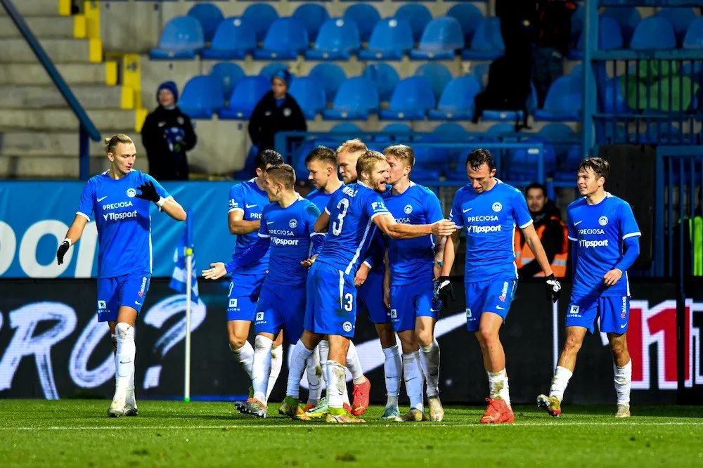 Slovan je ve čtvrtfinále poháru. U Nisy porazil Olomouc i díky hattricku van Burena 4:1
