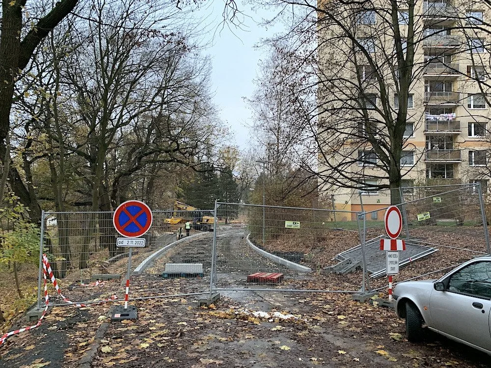 Bahno a pokračující stavba. Modernizace části ruprechtického sídliště se protáhla