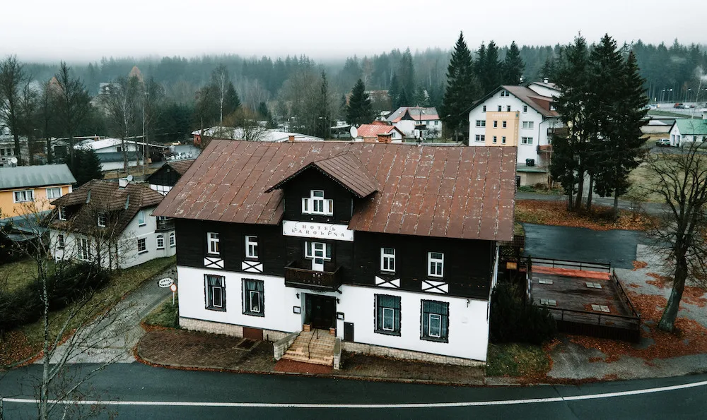V Harrachově postaví apartmánový dům Karolina. Investor přestavuje nejstarší hotel ve městě