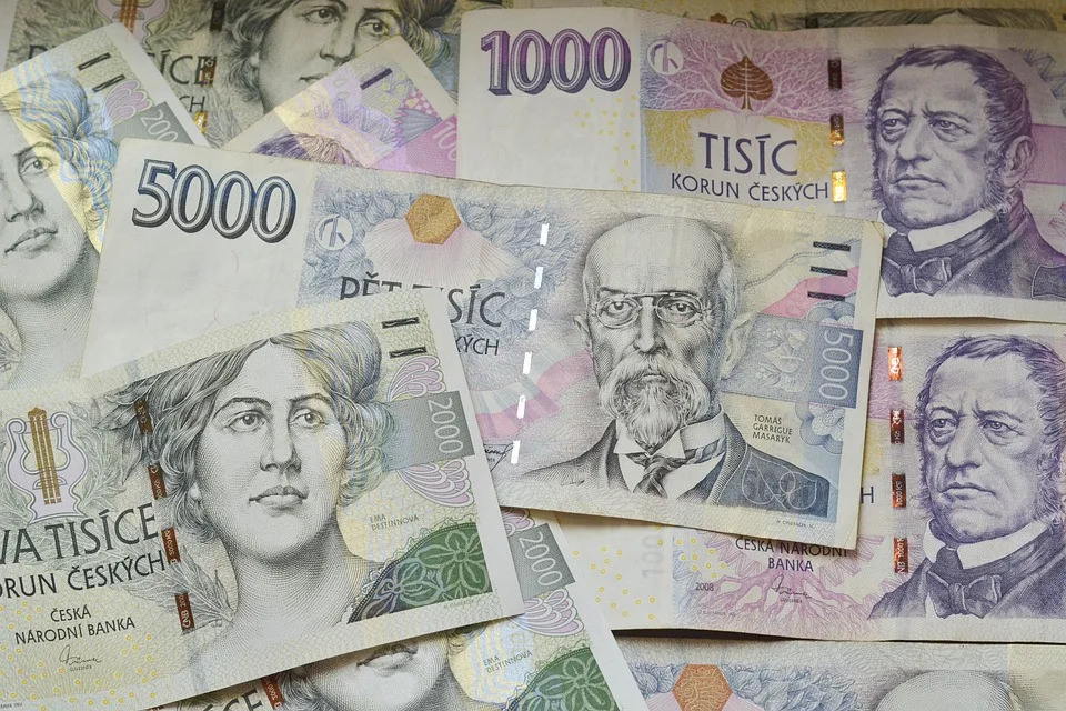 Lidé mají v peněženkách desítky milionů neplatných bankovek