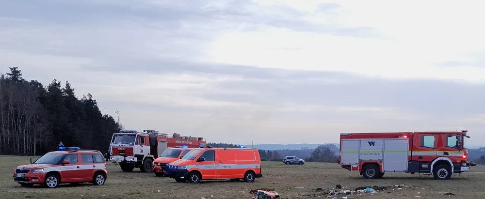 Na hodkovickém letišti spadlo letadlo. Pilot na místě zemřel. Na místě zasahují záchranné složky