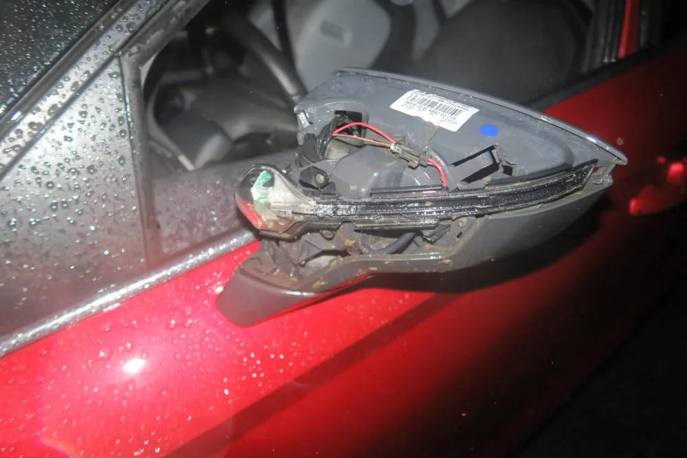 Při nehodě s mikrospánkem vznikla na autě škoda za sto tisíc korun. 