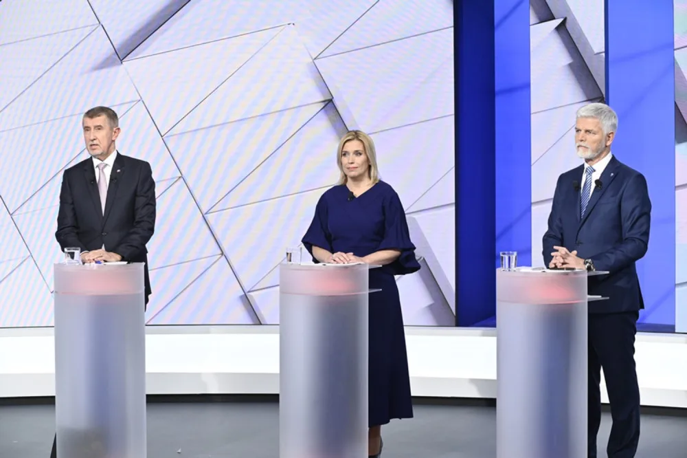 KOMENTÁŘ: Debata? Bizarní výměna dárků a návrat starého Babiše