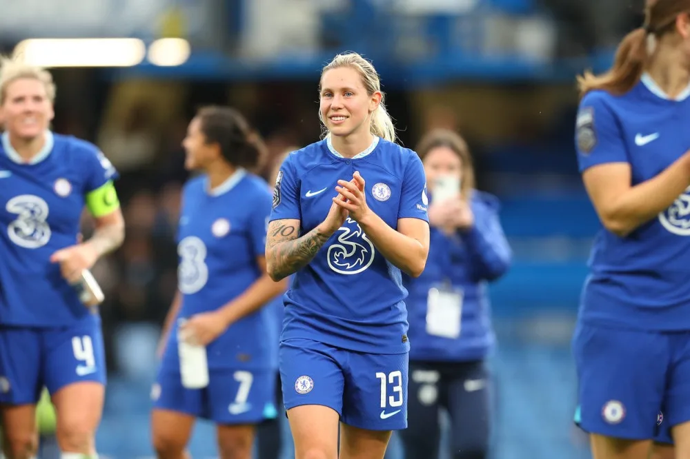 Z práce na trénink. Ženský fotbal v Česku potřebuje profesionalizaci, říká hráčka Chelsea Kateřina Svitková