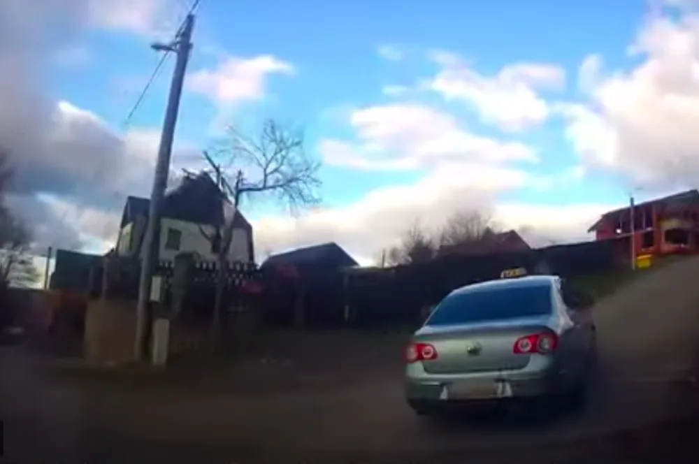 Muž v taxíku ujížděl před policisty. Se zákazem řízení a pervitinem