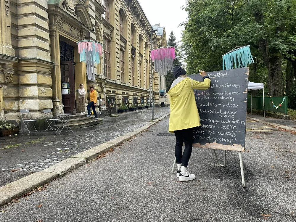 Integrační centrum Sokolka sídlí v prostorách jablonecké sokolovny.