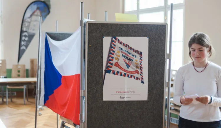 Studentské volby ovládl Petr Pavel. Největší podporu měl v Libereckém a Jihočeském kraji