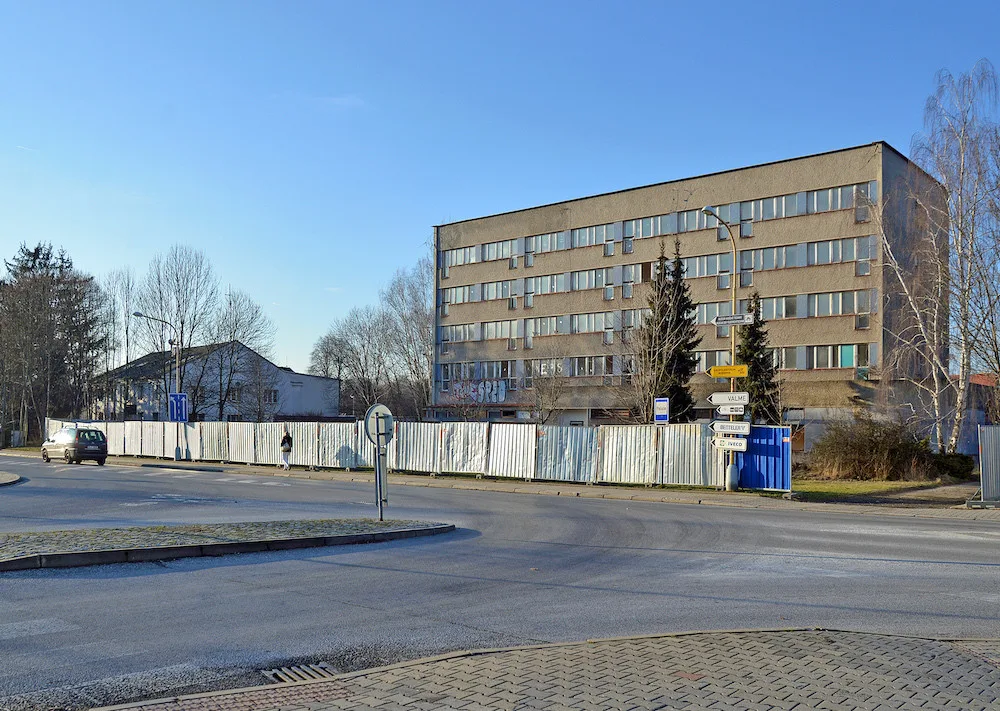V Chrastavě slaví. Začala demolice vybydleného Kováku