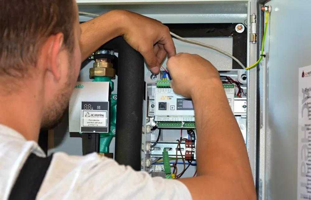 Receptem na drahé energie je vlastní kotelna s tepelnými čerpadly. Pořízení technologie se ale musí řešit včas