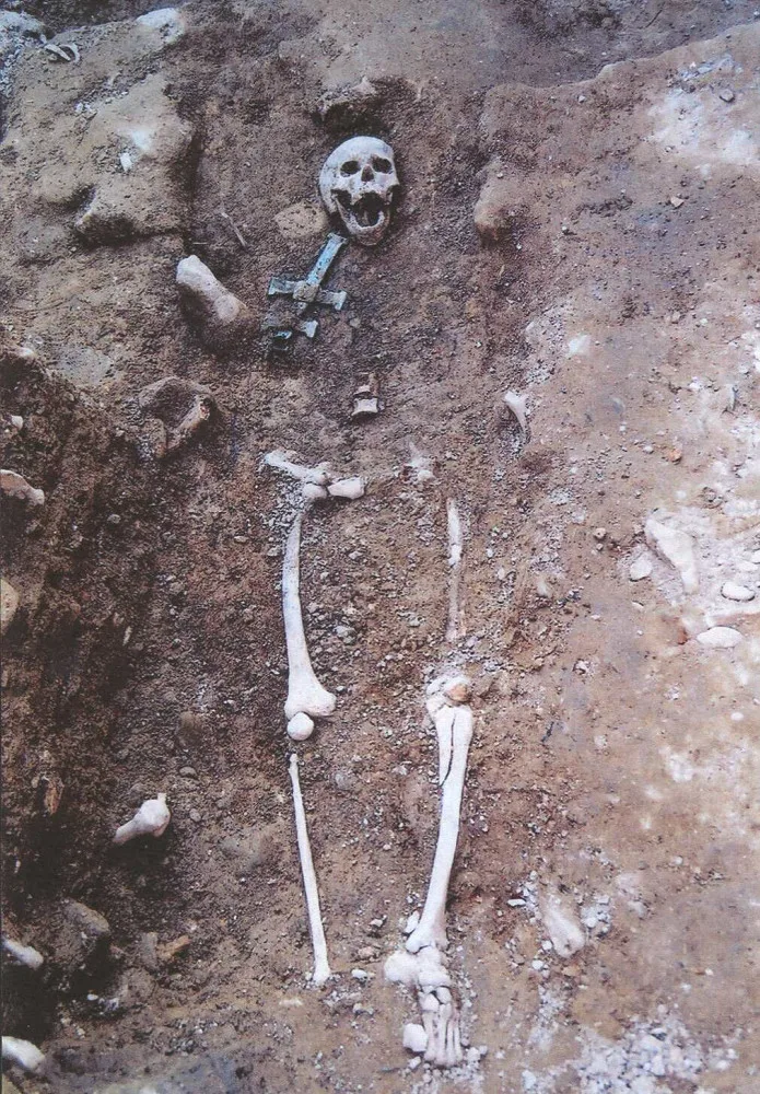 Odborníci národního muzea zkoumají ostatky „českodubské šlechtičny“