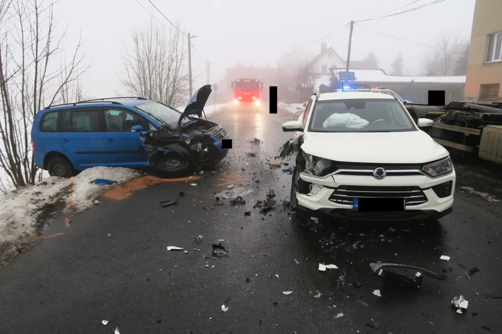 Srážku aut zavinil mikrospánek.