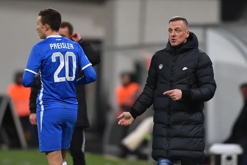 Ze standardek jsme byli nebezpeční spíš sami sobě, mrzelo trenéra Kozla. Výkon z Plzně jinak chválil