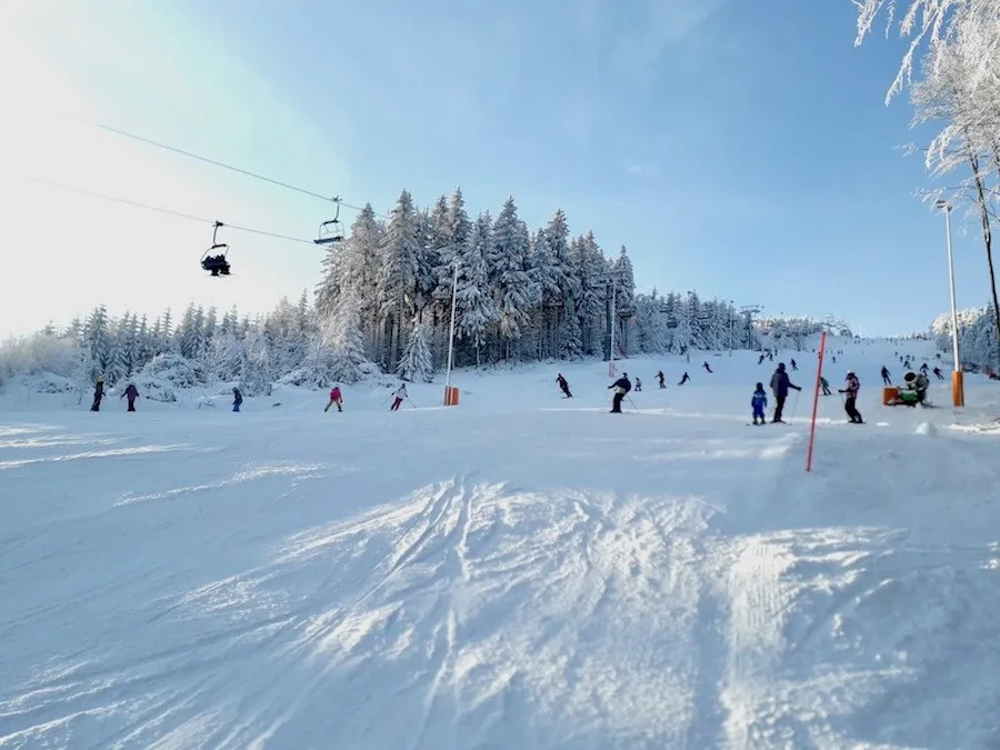 Na Ještědu zima v plné kráse. Pokračuje i prodej skipasů za výhodné ceny.