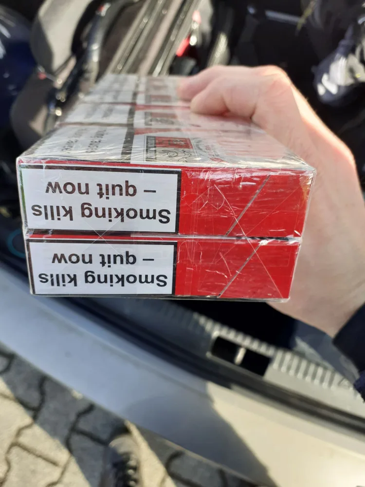 Celníci se zaměřili na pašování cigaret. Auto u Hrádku jimi bylo napěchované