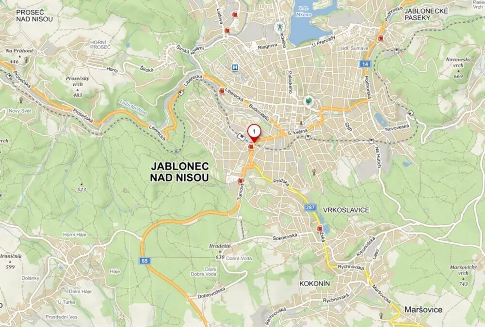 Místo opravy mostu přes železnici.