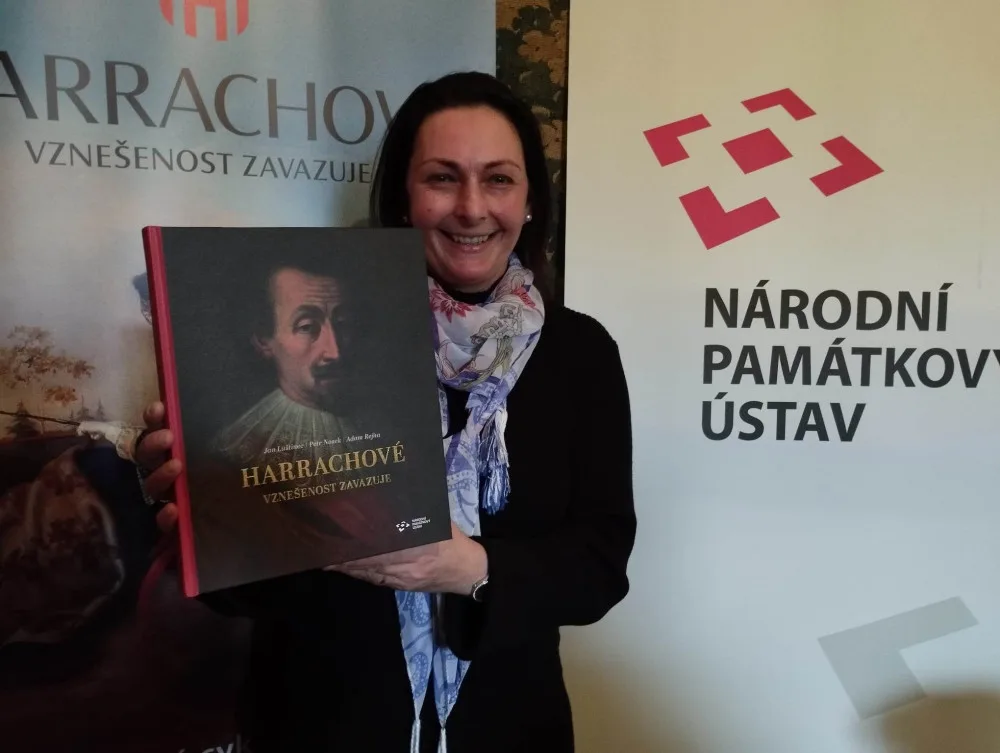 Lucie Bidlasová z Národního památkového ústavu představuje novou knihu Harrachové. Vznešenost zavazuje.