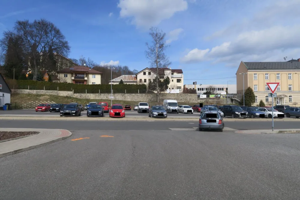 Jablonecká policie hledá řidiče, který srazil seniorku v Tanvaldu. Ten následně od nehody ujel