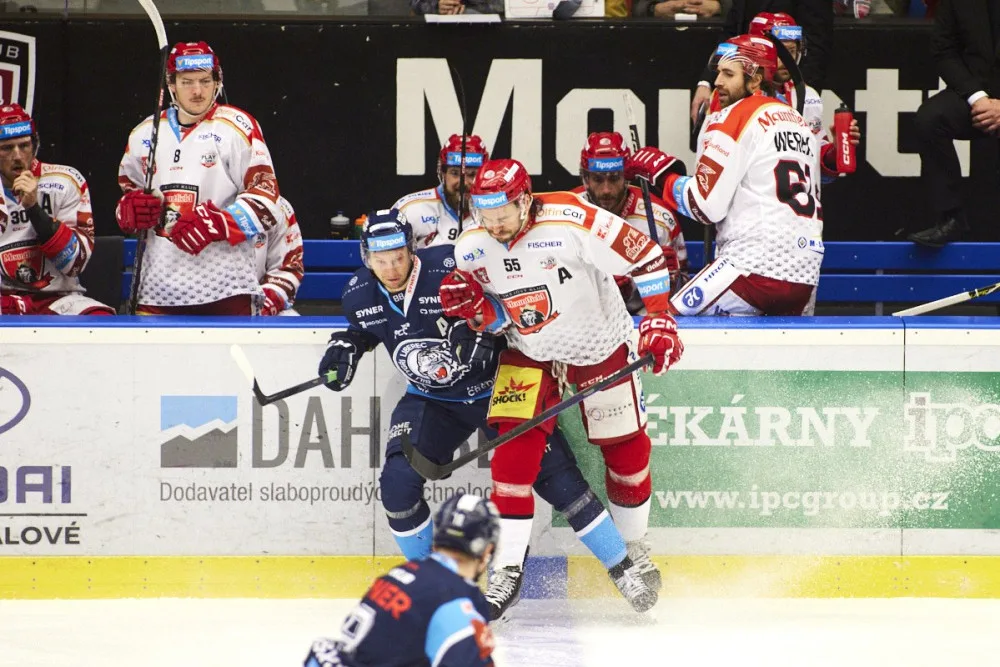 Tygři v play off končí. V Hradci páté čtvrtfinále prohráli 4:6