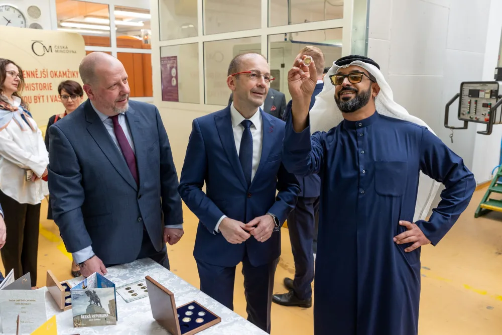 Jablonecká mincovna vyrazila investiční mince pro Arabské emiráty