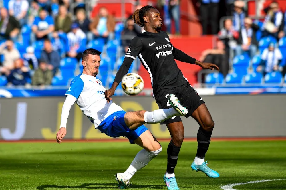 Slovan ani tentokrát nevyhrál. Na Baníku vyválčil v oslabení bod