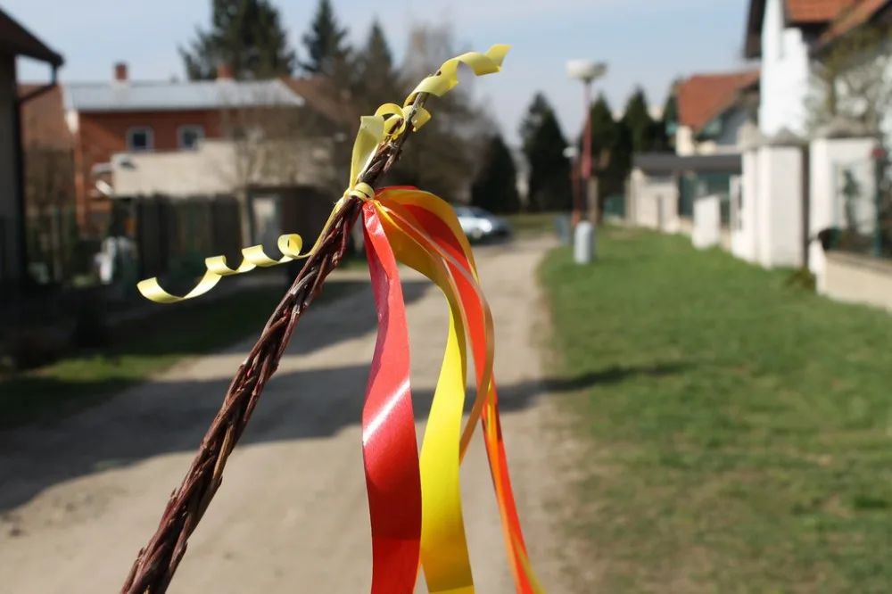 Velikonoční Bílá sobota: Postní doba končí. Dnes upečte beránka, uvařte nádivku a upleťte pomlázku
