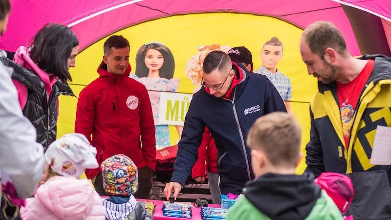 Barbie uklízí Liberec – sobotní úklidová akce v lesoparku Opičák
