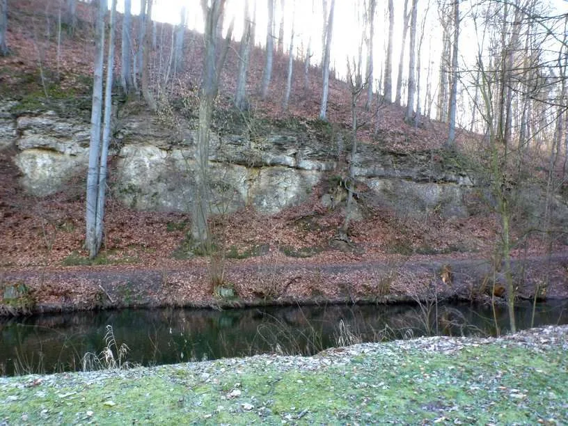 Turistická stezka v Dolánkách u Turnova.