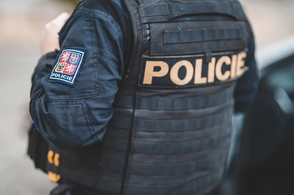 Policejní hlídka během jedné služby dopadla tři odsouzené. Vyhýbali se nástupu do vězení
