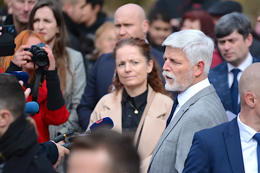 Ruští představitelé řekli mnoho lží, nemá smysl Lavrova komentovat, řekl při návštěvě Libereckého kraje prezident Pavel