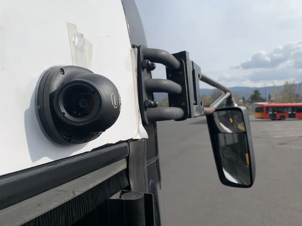 První v Česku. Systém hlídá slepý úhel, řidiče autobusu v Liberci upozorní na blížící se chodce a cyklisty