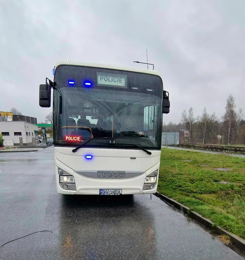 Policie kontrolovala řidiče z autobusu. Odhalila přes čtyři desítky přestupků