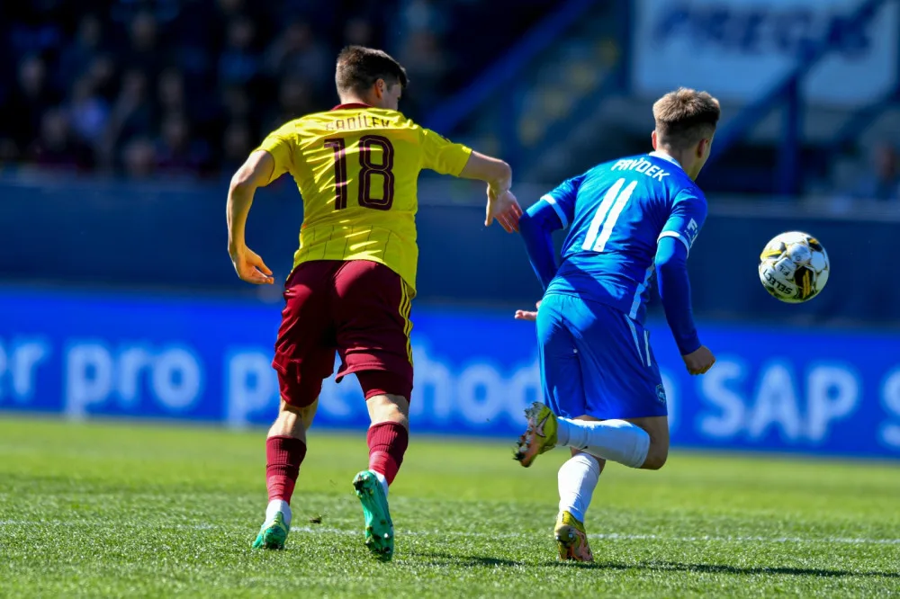 Dvě penalty v závěru a Sparta v Liberci vítězí 3:1