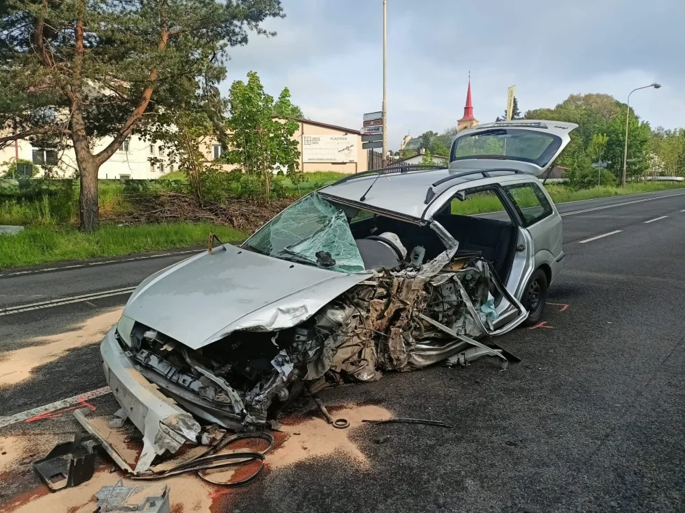 Havarované auto v České Lípě.