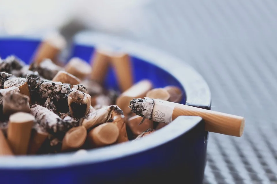 Obliba elektronických cigaret a nikotinových sáčků u mladých lidí stoupá