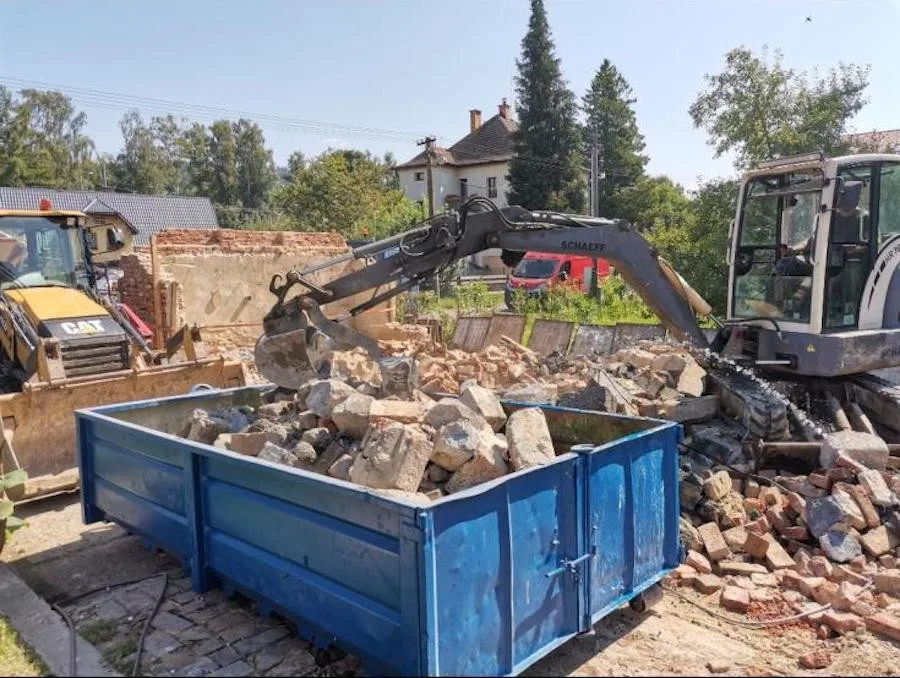 Policisté řeší krádež nákladního kontejneru. Zmizel od domu v Novině