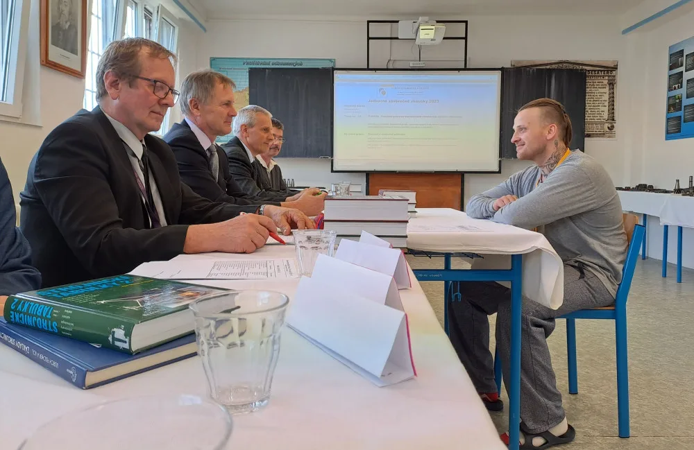 Odsouzení skládali závěrečné zkoušky na vězeňském učilišti. Všichni úspěšně