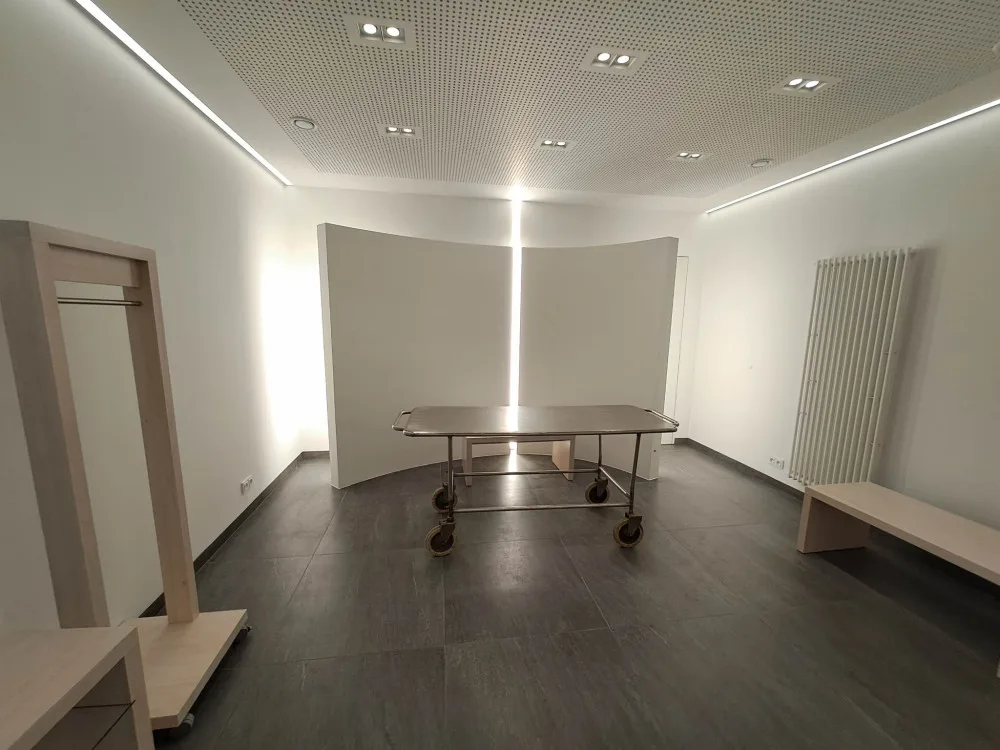 Patologové mají moderní pitevnu. Přibyly chladicí boxy i pietní místnost