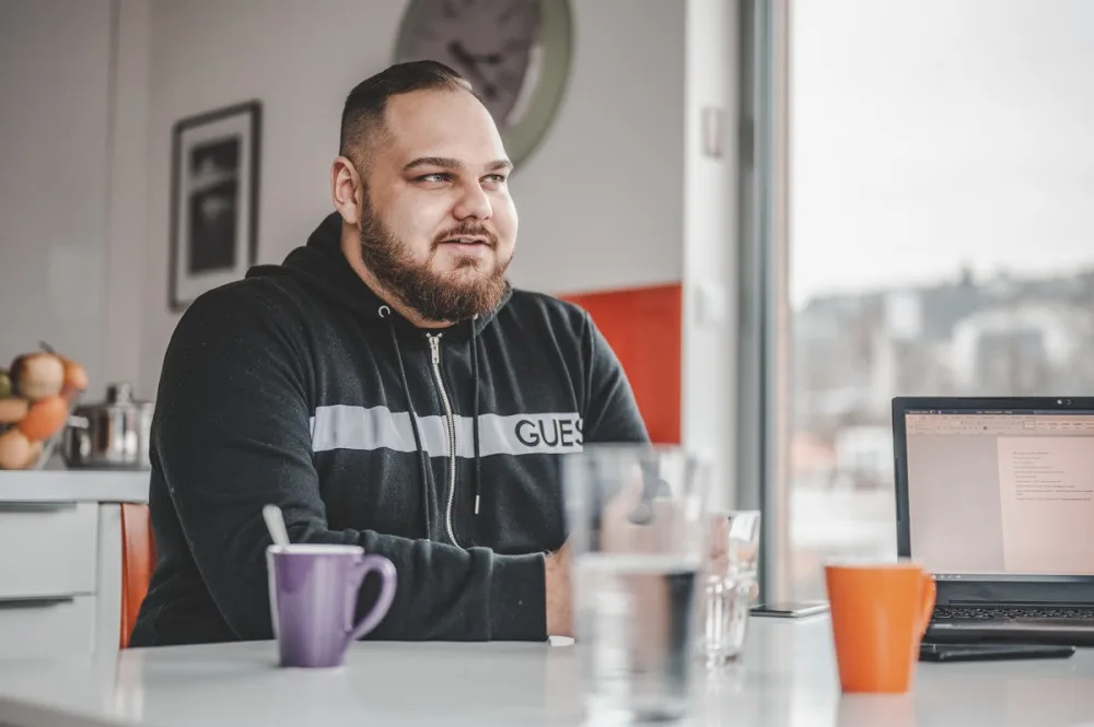 Romové bojovali proti kolektivní vině, teď hází do jednoho pytle Ukrajince, říká komik Daniel Ferenc
