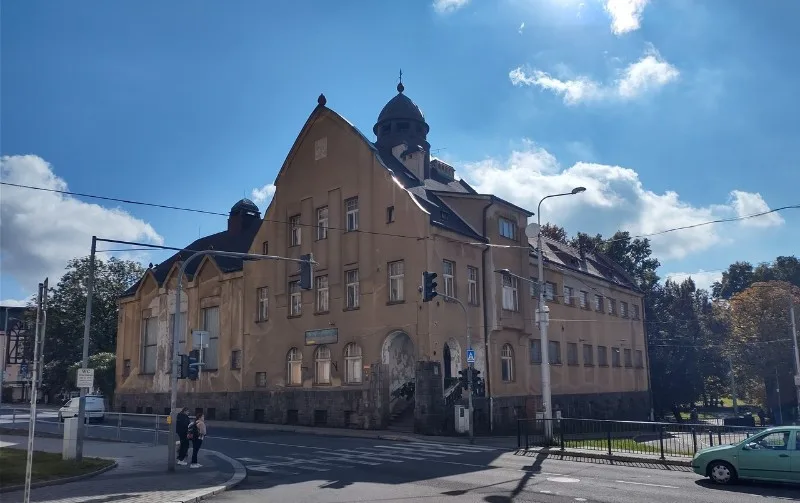 Bývalé městské lázně v Jablonci.