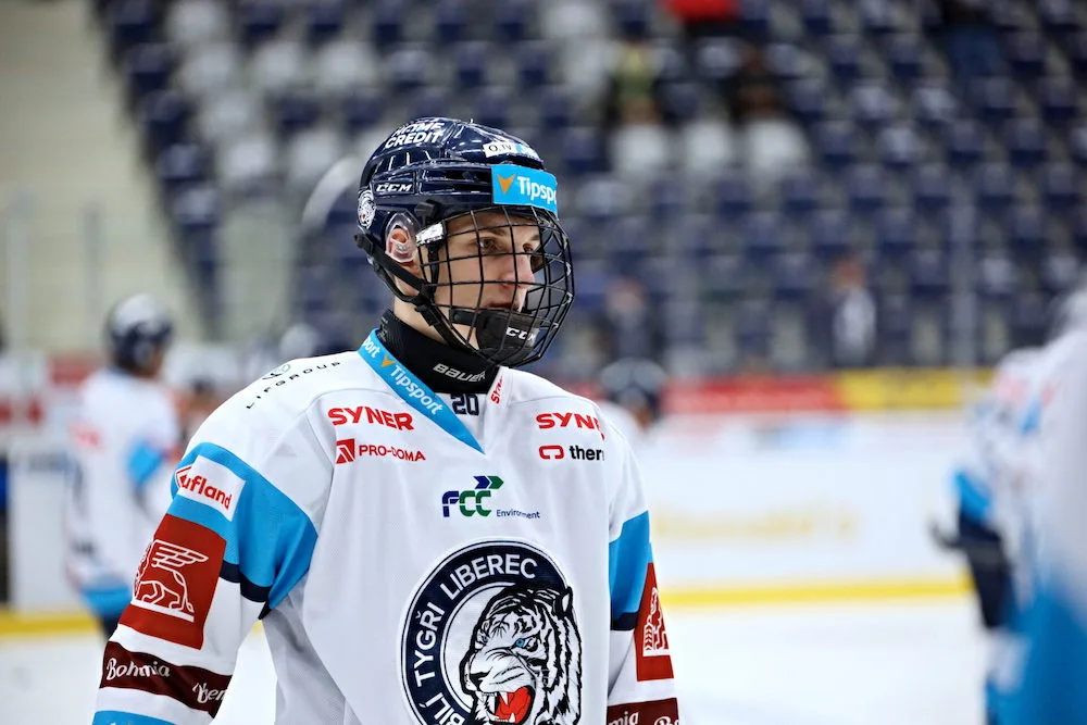 Po draftu i smlouva. Liberecký odchovanec Jakub Dvořák podepsal s Kings nováčkovský kontrakt